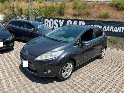 Usata Ford Fiesta Titanium 82 CV (60 kW) 2010 Grigio Berlina