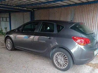 Usata Opel Astra 110 CV (80 kW) 2010 Berlina