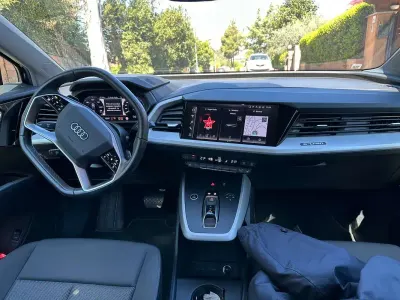 Käytetty Audi Q4 e-tron Advanced Plus 69 kW (95 HP) 2023 Sininen Katumaasturi