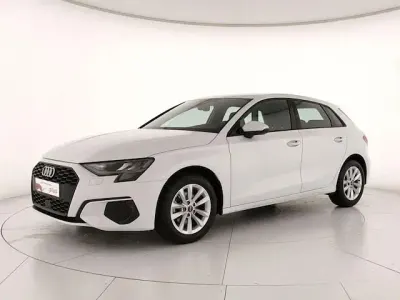 Usata Audi A3 Business 116 CV (85 kW) 2023 Bianco ghiacciaio metallizzato Berlina