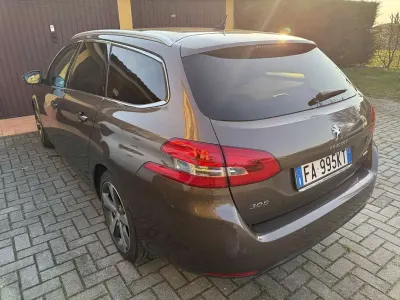 Usata Peugeot 308 SW Business-Line 120 CV (88 kW) 2015 Marrone Station wagon