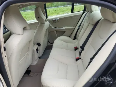 Usata Volvo S60 215 CV (158 kW) 2012 Nero Berlina