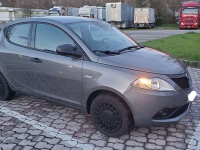 usata Lancia Ypsilon 1.0 firefly hybrid Silver s&s 70cv