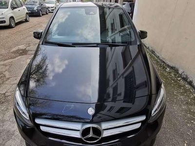 Begagnad Mercedes B200 156 HK (114 kW) 2015 Svart Minibuss