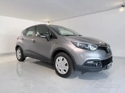 Usado Renault Captur 91 CV (66 kW) 2014 Gris SUV