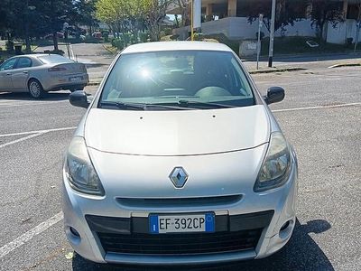 Usata Renault Clio III 100 CV (73 kW) 2010 Grigio Berlina