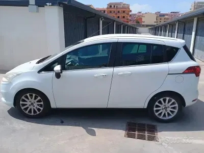 Usata Ford B-MAX 100 CV (73 kW) 2014 Bianco Monovolume