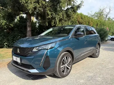 Usata Peugeot 5008 Allure 131 CV (96 kW) 2023 Blu SUV