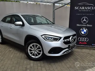 Käytetty Mercedes GLA200 Business 150 HP (110 kW) 2023 Harmaa Katumaasturi