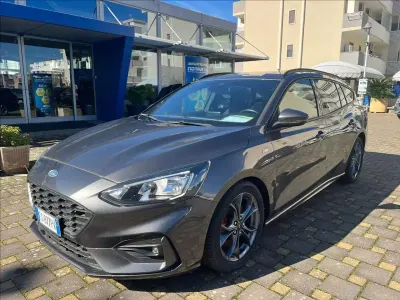 Usata Ford Focus ST-Line 120 CV (88 kW) 2019 Grigio metallizzato Station wagon