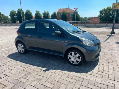 Usata Toyota Aygo 68 CV (50 kW) 2007 Grigio Utilitaria
