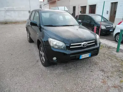 Begagnad Toyota RAV4 Luxury 177 HK (130 kW) 2006 Svart SUV