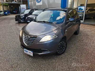 Usata Lancia Ypsilon 80 CV (58 kW) 2015 Grigio Utilitaria