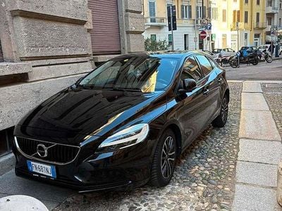 Usata Volvo V40 120 CV (88 kW) 2018 Nero Berlina