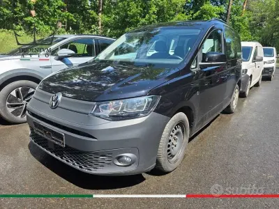 Usata VW Caddy 122 CV (89 kW) 2022 Nero Monovolume
