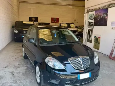 Usata Lancia Ypsilon 69 CV (50 kW) 2011 Nero Utilitaria