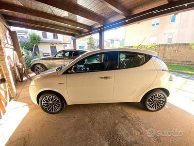 Usata Lancia Ypsilon 69 CV (50 kW) 2019 Bianco Utilitaria