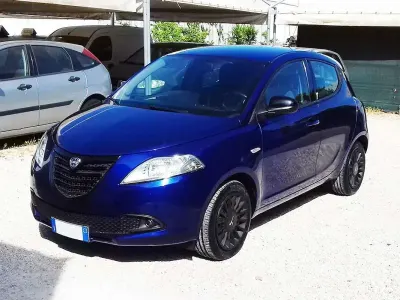 Usata Lancia Ypsilon S 95 CV (69 kW) 2015 Blu/azzurro Utilitaria
