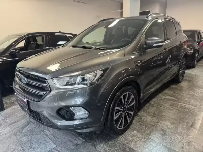 Usata Ford Kuga ST-Line 120 CV (88 kW) 2019 Grigio SUV