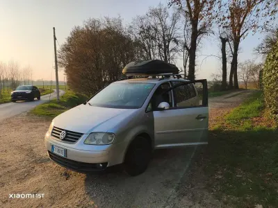 Käytetty VW Touran Trendline 105 HP (77 kW) 2005 Hopea Tila-auto