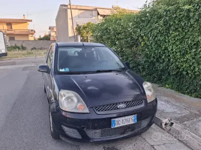 Usata Ford Fiesta 75 CV (55 kW) 2007 Utilitaria