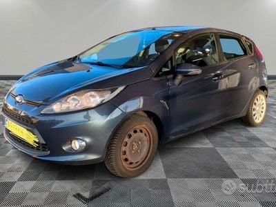 Usata Ford Fiesta 82 CV (60 kW) 2011 Grigio Utilitaria