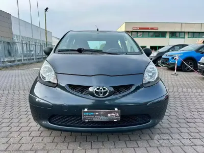 Gebraucht Toyota Aygo 67 PS (49 kW) 2006 Grau Kleinwagen