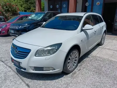 Usata Opel Insignia Cosmo 160 CV (117 kW) 2011 Bianco Station wagon