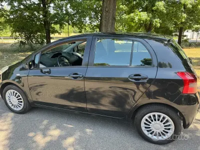 Usata Toyota Yaris 87 CV (63 kW) 2008 Nero Utilitaria