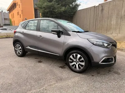 Usata Renault Captur 90 CV (66 kW) 2015 Grigio SUV