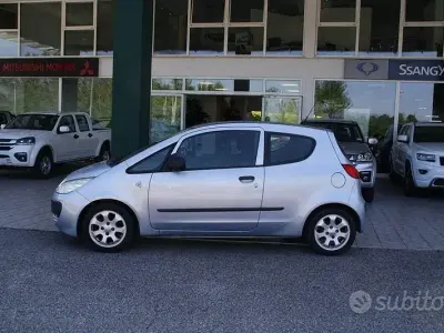 Occasion Mitsubishi Colt Invite 95 ch (69 kW) 2006 Gris Berline