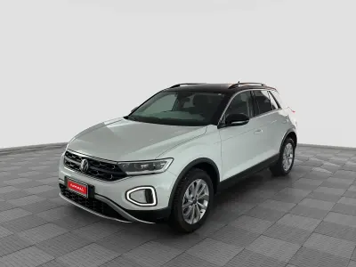 Usata VW T-Roc 150 CV (110 kW) 2025 Pure white con tetto nero SUV