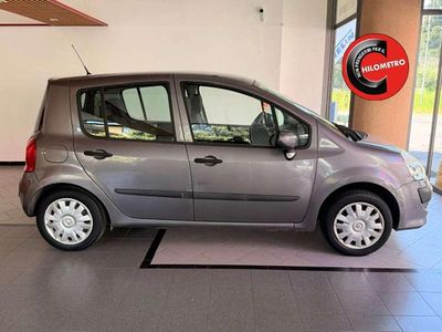 Käytetty Renault Modus Dynamique 75 HP (55 kW) 2008 Harmaa Tila-auto