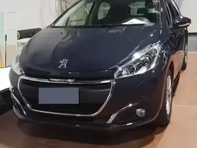 Usata Peugeot 208 68 CV (50 kW) 2018 Nero Utilitaria