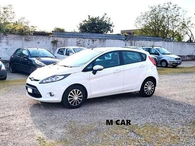 Usata Ford Fiesta Titanium 82 CV (60 kW) 2012 Bianco Utilitaria