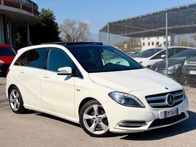 Usata Mercedes B180 Premium 109 CV (80 kW) 2012 Bianco Monovolume