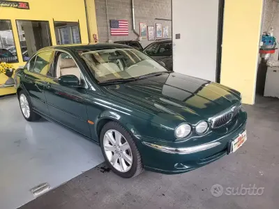 Usata Jaguar X-type 230 CV (169 kW) 2001 Verde Berlina