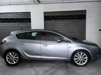 Usata Opel Astra 110 CV (80 kW) 2012 Berlina