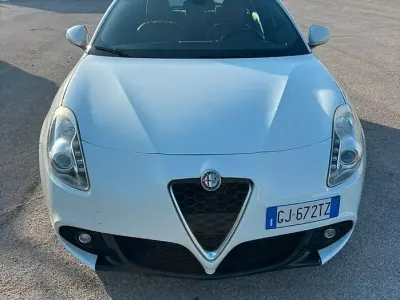 Usata Alfa Romeo Giulietta 105 CV (77 kW) 2013 Bianco Utilitaria
