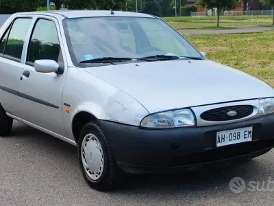 Usata Ford Fiesta Ghia 75 CV (55 kW) 1996 Grigio Utilitaria