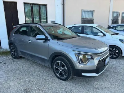 Begagnad Kia Niro 105 HK (77 kW) 2022 Grå SUV