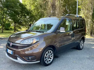 Usata Fiat Doblò Trekking 120 CV (88 kW) 2018 Bronzo met. Monovolume
