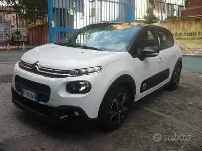 Usata Citroën C3 PureTech 83 CV (61 kW) 2018 Doppio colore bianco/nero Utilitaria