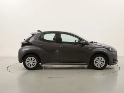 Usata Toyota Yaris Business Edition 116 CV (85 kW) 2021 Antraciteantracite Utilitaria