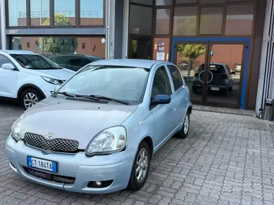 Usata Toyota Yaris Sol 65 CV (47 kW) 2005 Bluazzurro Berlina