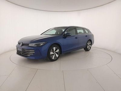 Usata VW Passat Business 150 CV (110 kW) 2024 Reef blue metallizzato Station wagon