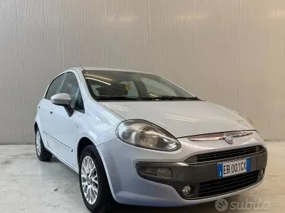 Usata Fiat Grande Punto 77 CV (56 kW) 2011 Bianco Utilitaria