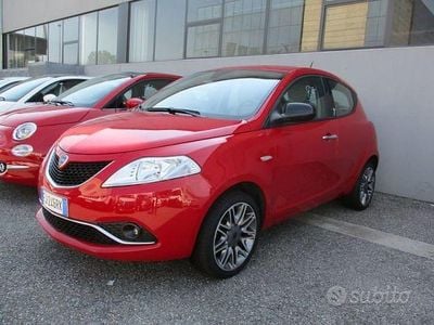 Usata Lancia Ypsilon 69 CV (50 kW) 2017 Rosso Utilitaria