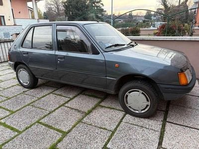 Usata Peugeot 205 54 CV (39 kW) 1994 Grigio Berlina