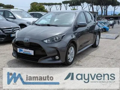 Usata Toyota Yaris Hybrid 92 CV (67 kW) 2021 Grigio Berlina